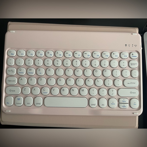 Pink Wireless Keyboard - Picture 3 of 4